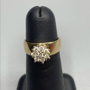 Vintage 10k gold ring with diamond flower motif💥